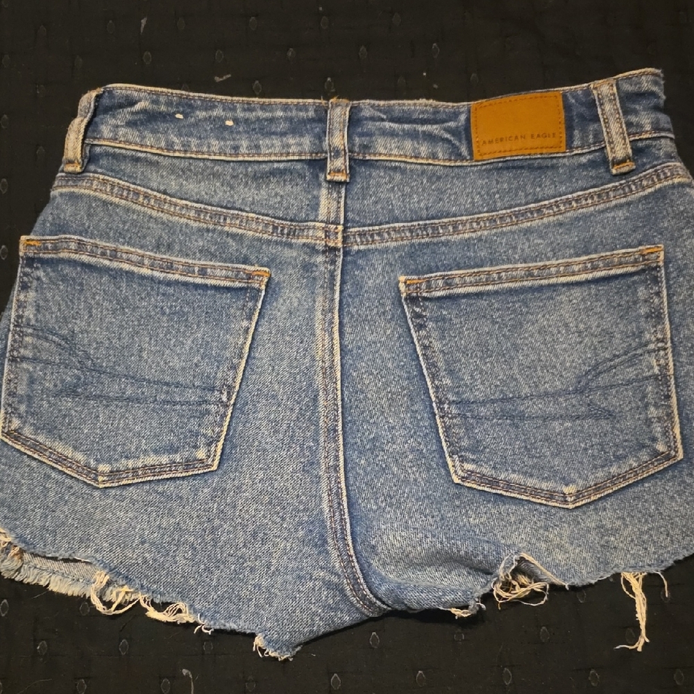 American Eagle Super Hi-Rise Dual Button Ripped Blue Jean Mom Shorts 00 - Picture 6 of 9